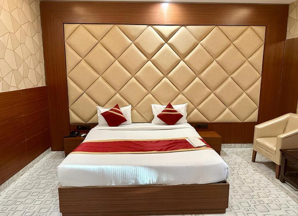 Royal Heritage Hotel & Resort Ayodhya エクステリア 写真