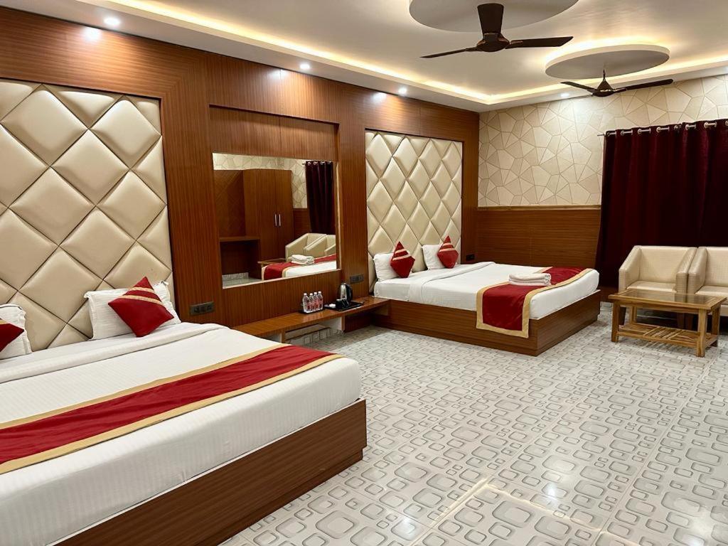 Royal Heritage Hotel & Resort Ayodhya エクステリア 写真