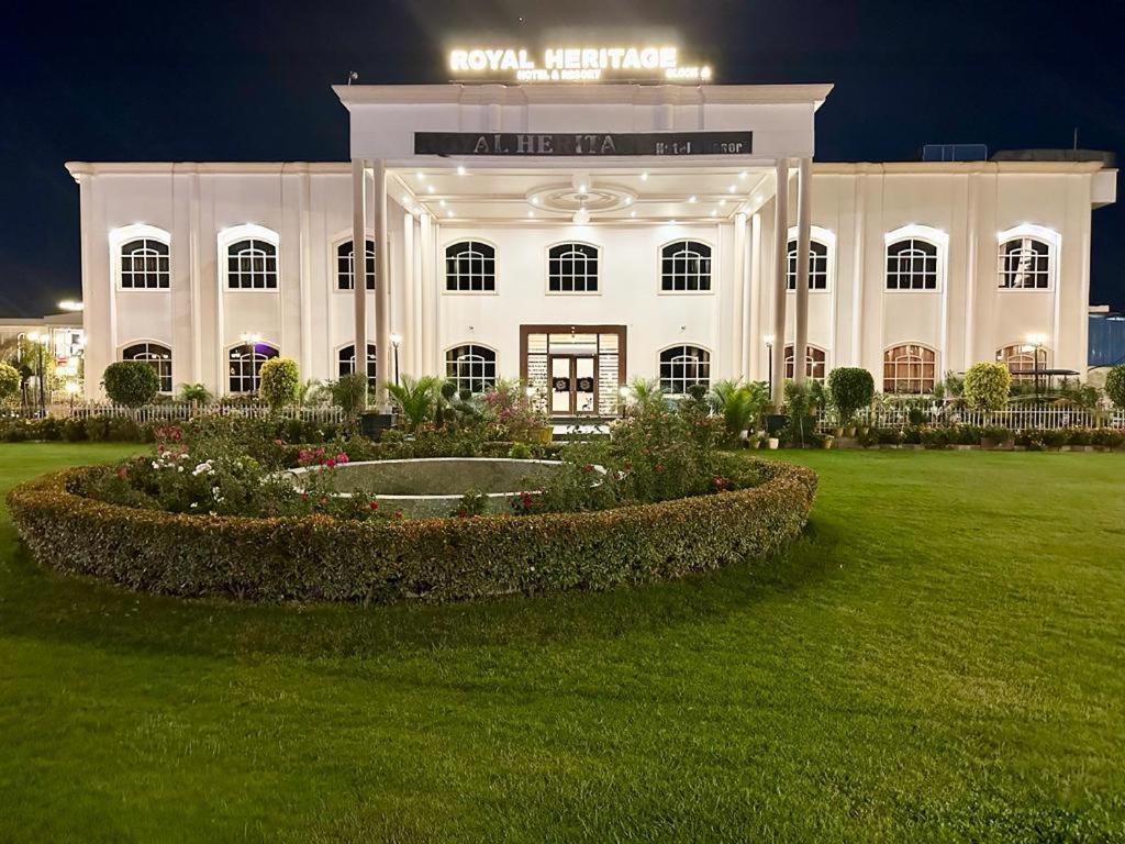 Royal Heritage Hotel & Resort Ayodhya エクステリア 写真