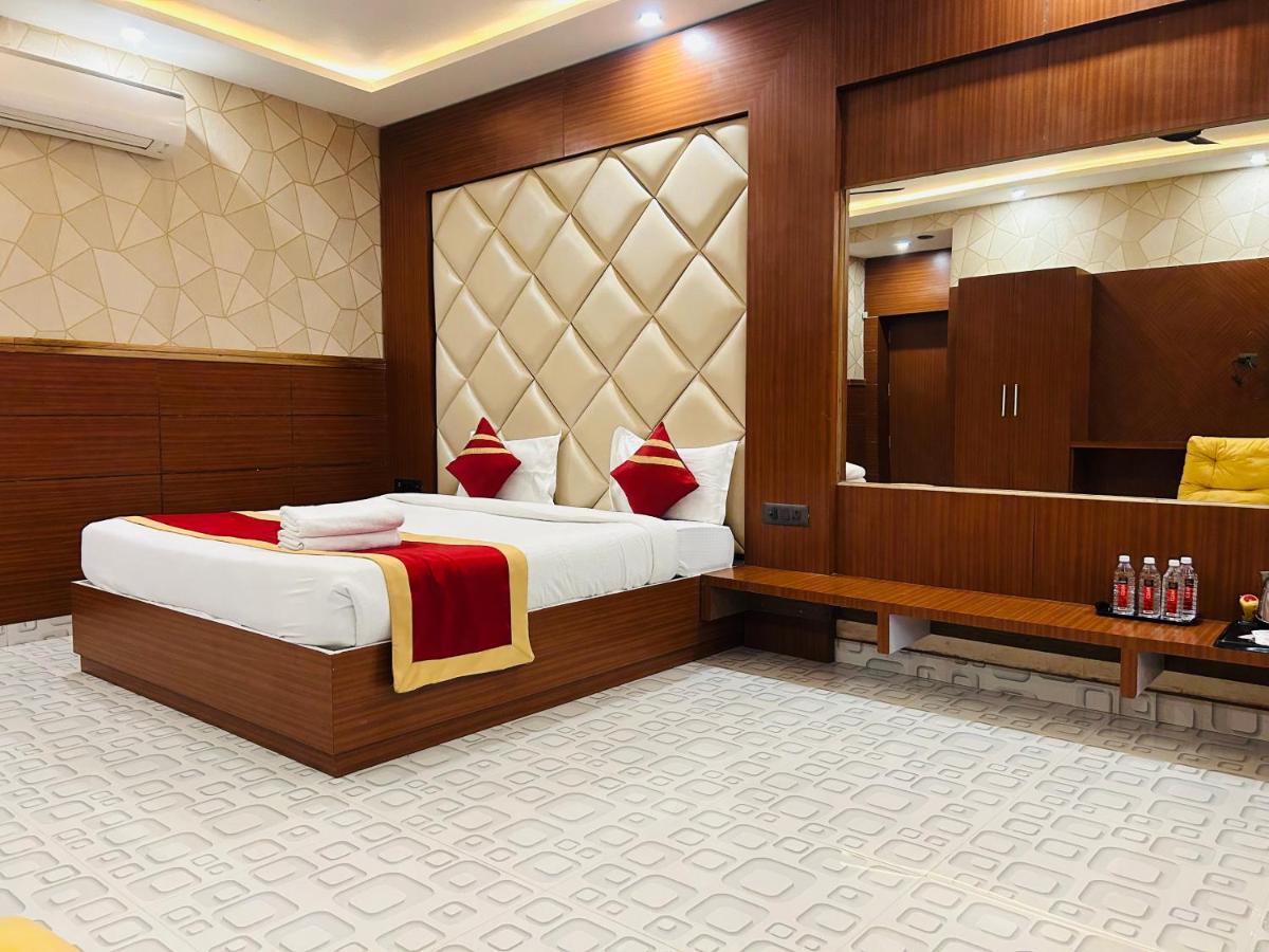 Royal Heritage Hotel & Resort Ayodhya エクステリア 写真