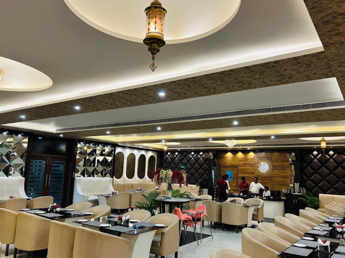 Royal Heritage Hotel & Resort Ayodhya エクステリア 写真