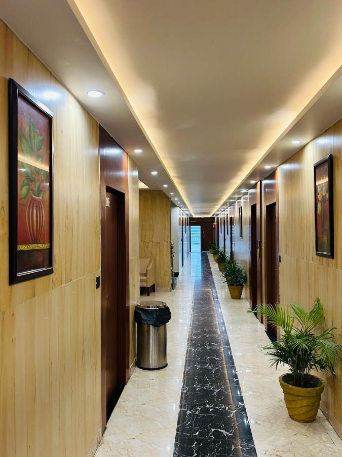 Royal Heritage Hotel & Resort Ayodhya エクステリア 写真