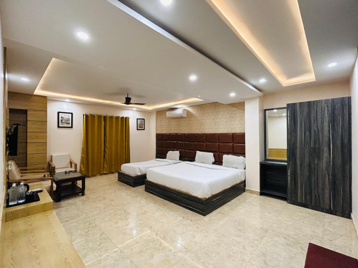 Royal Heritage Hotel & Resort Ayodhya エクステリア 写真